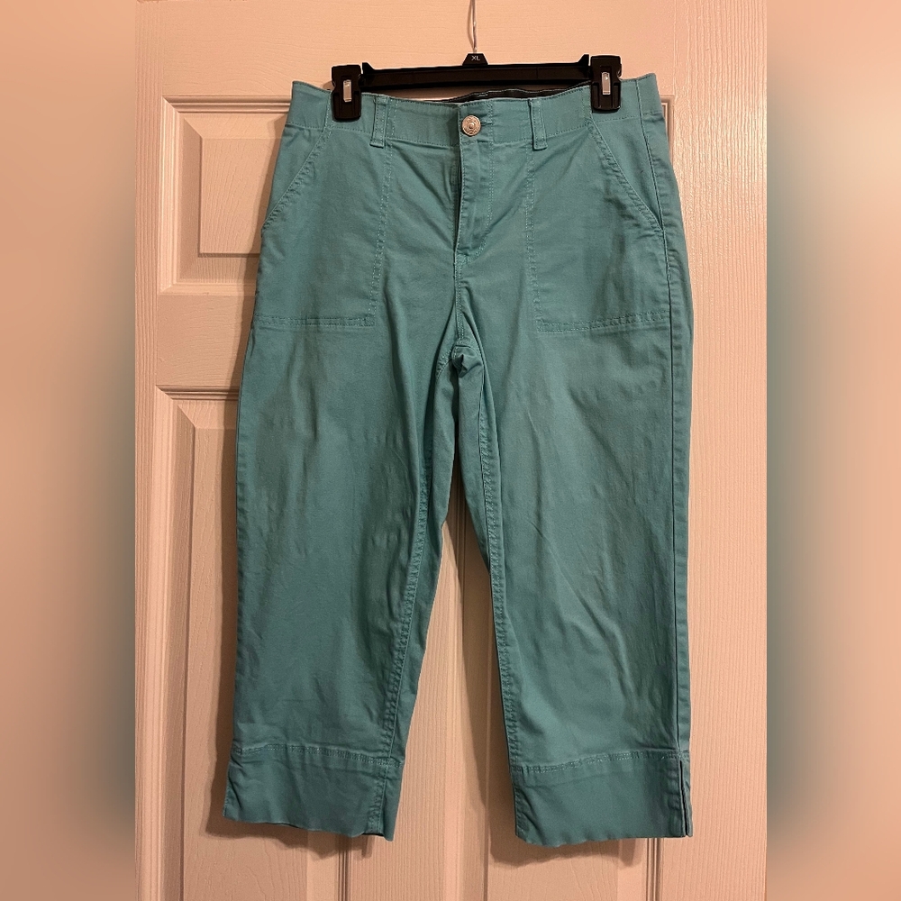 Gloria Vanderbilt Crop Chinos! Size 6.